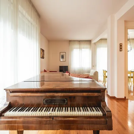 Royale Melody - Near The Historical Centre Of Appartamento