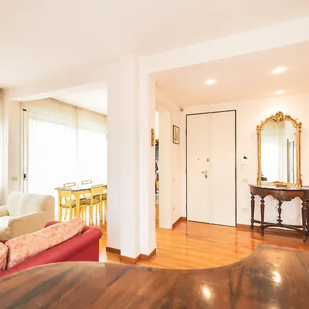 Royale Melody - Near The Historical Centre Of Apartmán *
