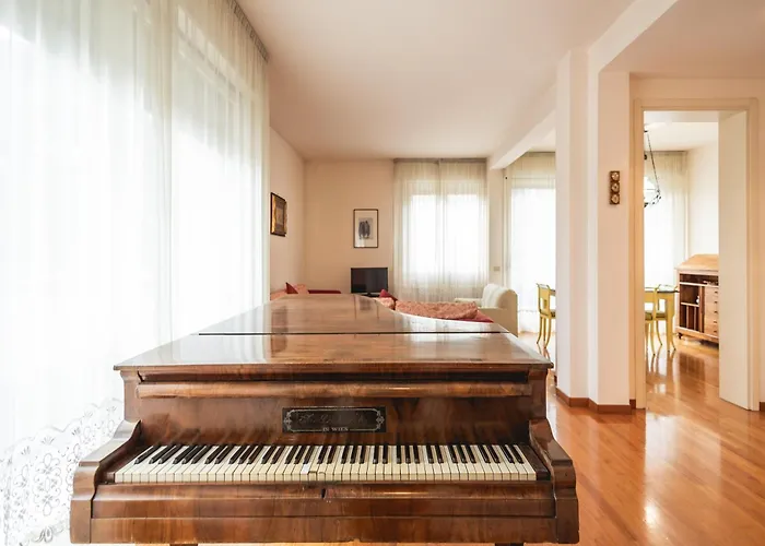 Royale Melody - Near The Historical Centre Of Appartamento
